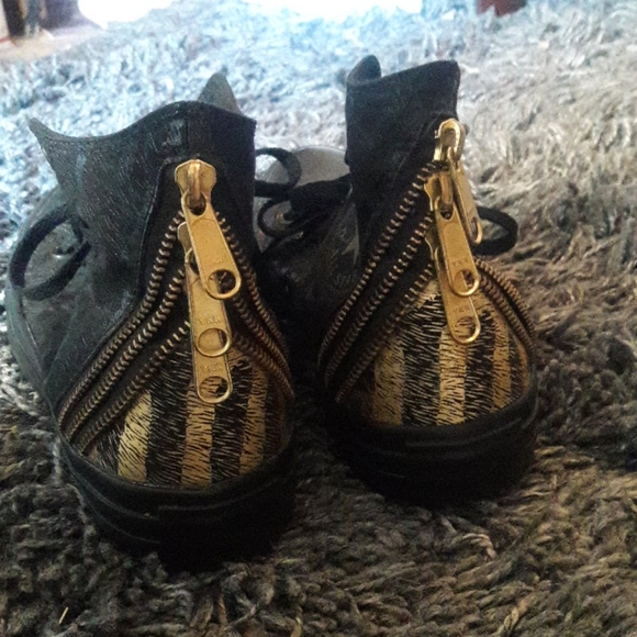 Black Converse with gold zippers Chucks - Picture 9 of 13